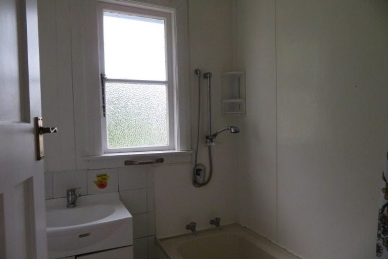 Photo of property in 106a Randwick Road, Moera, Lower Hutt, 5010