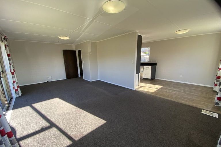 Photo of property in 75 Horokiwi Road West, Newlands, Wellington, 6037
