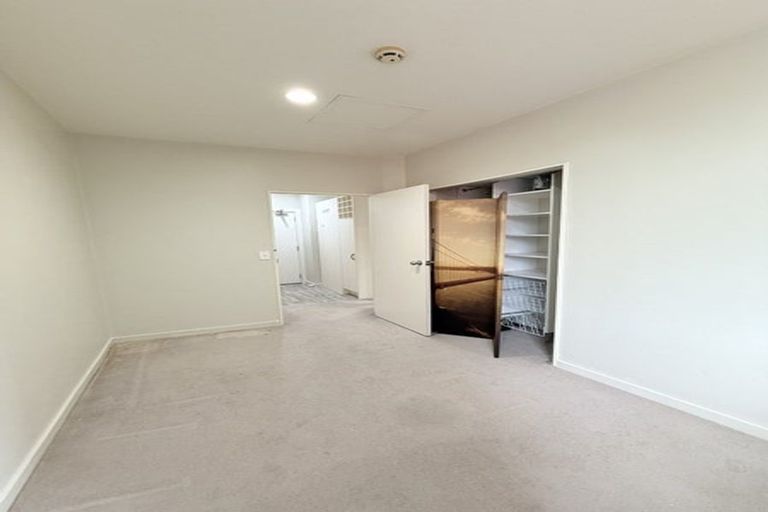 Photo of property in Terrace Tower Apartments, 8b/126 The Terrace, Wellington Central, Wellington, 6011