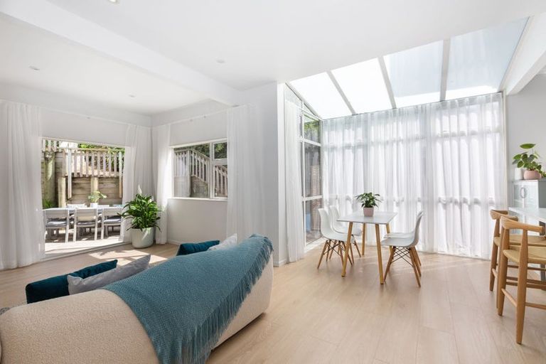 Photo of property in 18 Beach Road, Plimmerton, Porirua, 5026