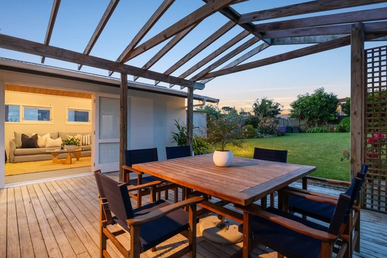 Photo of property in 27 Valley View Road, Glenfield, Auckland, 0629