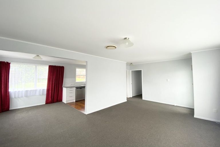 Photo of property in 98 Lauderdale Road, Birkdale, Auckland, 0626