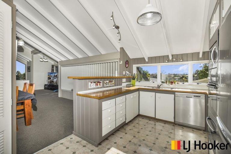 Photo of property in 27 Balgowan Terrace, Conifer Grove, Takanini, 2112