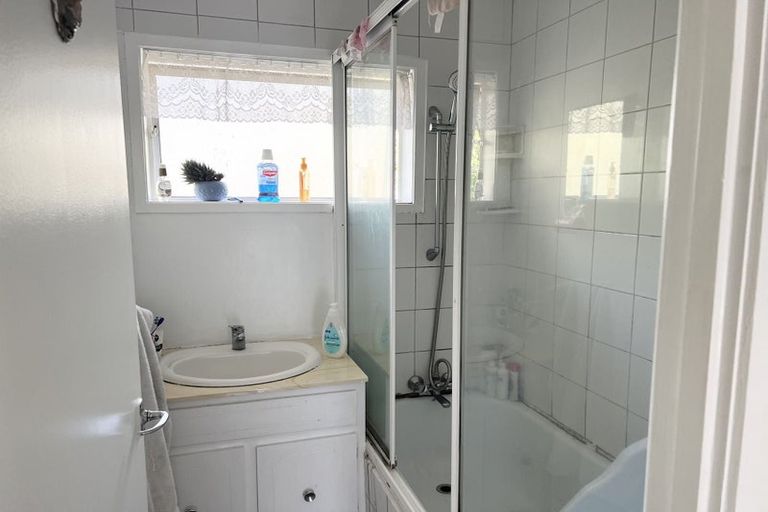 Photo of property in 2/28 Imogene Way, Half Moon Bay, Auckland, 2012