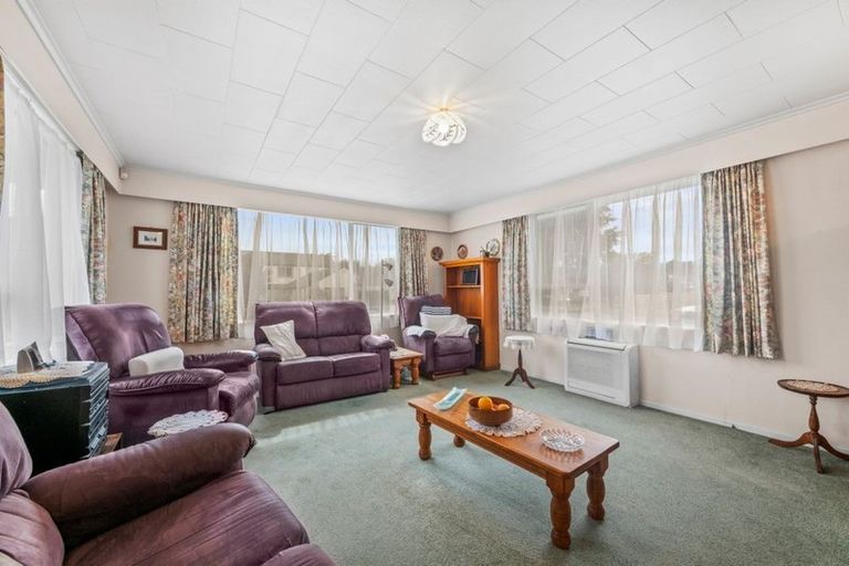 Photo of property in 28 Brightwater Crescent, Totara Park, Upper Hutt, 5018
