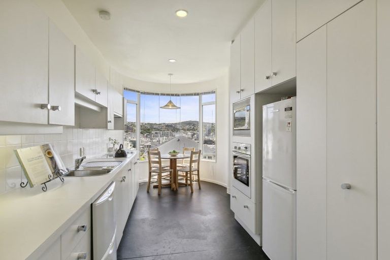 Photo of property in 19 Lawson Place, Mount Victoria, Wellington, 6011