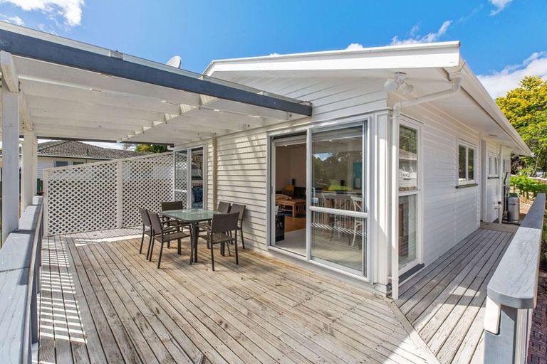 Photo of property in 93 Riverpark Crescent, Henderson, Auckland, 0610