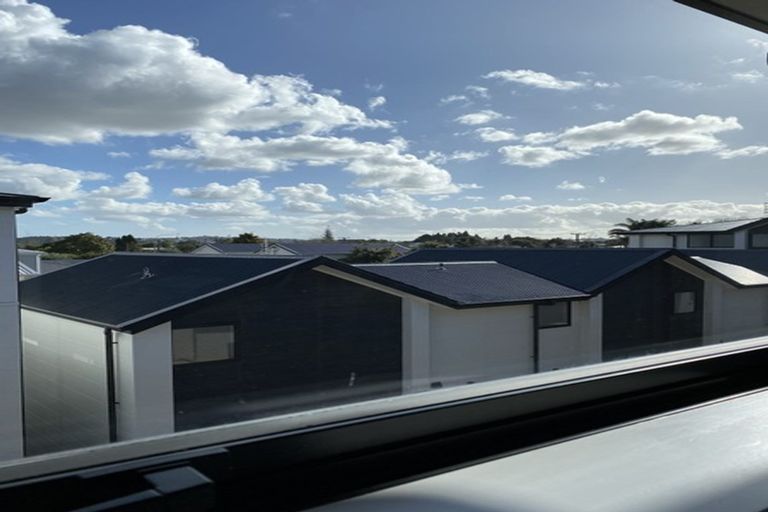 Photo of property in 8/22 Yeovil Road, Te Atatu Peninsula, Auckland, 0610