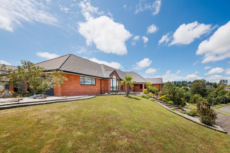 Photo of property in 54 Cashmere Drive, Fitzherbert, Palmerston North, 4410