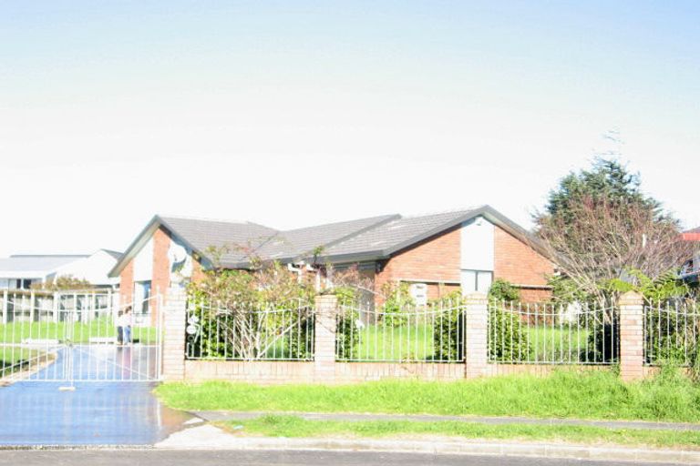 Photo of property in 13 Zurich Place, Weymouth, Auckland, 2103