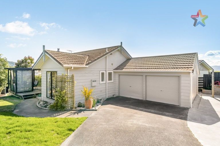 Photo of property in 21 Jasmine Grove, Maungaraki, Lower Hutt, 5010