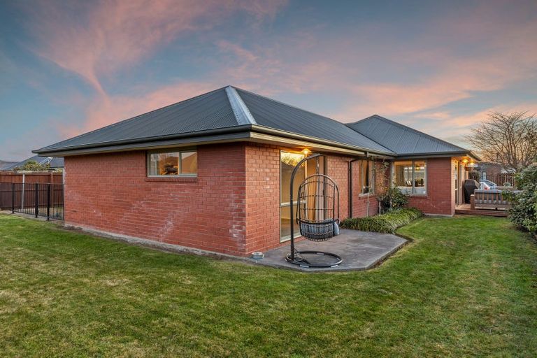 Photo of property in 4 Gwen Place, Redwood, Christchurch, 8051