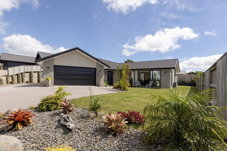 Photo of property in 12 Brendan Close, Omokoroa, 3114