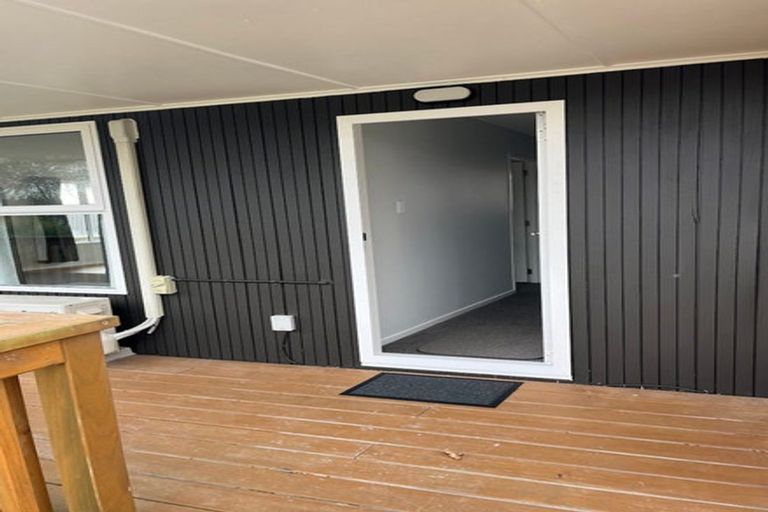 Photo of property in 2/75 Tramway Road, Beach Haven, Auckland, 0626