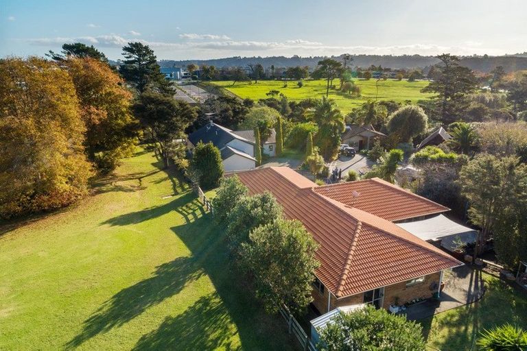 Photo of property in 14 Stonedge Lane, Rosedale, Auckland, 0632