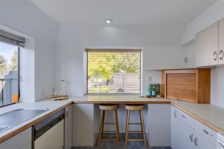 Photo of property in 2/145a Blighs Road, Strowan, Christchurch, 8052