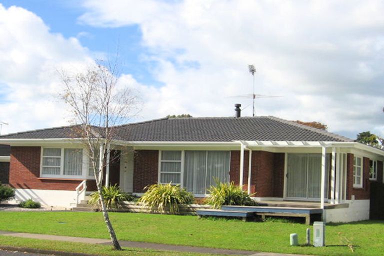 Photo of property in 12 Mirrabooka Avenue, Botany Downs, Auckland, 2010