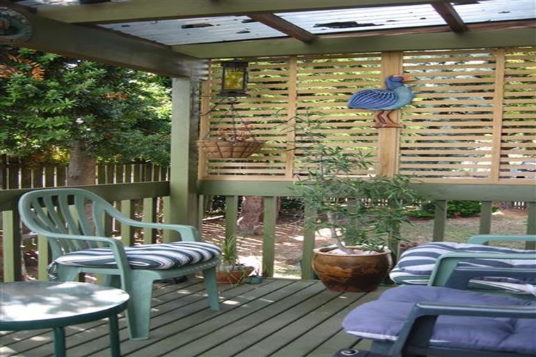 Photo of property in 78 Yeovil Road, Te Atatu Peninsula, Auckland, 0610