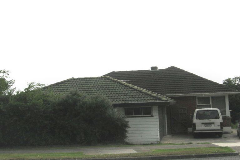 Photo of property in 70 Edmonton Road, Henderson, Auckland, 0612