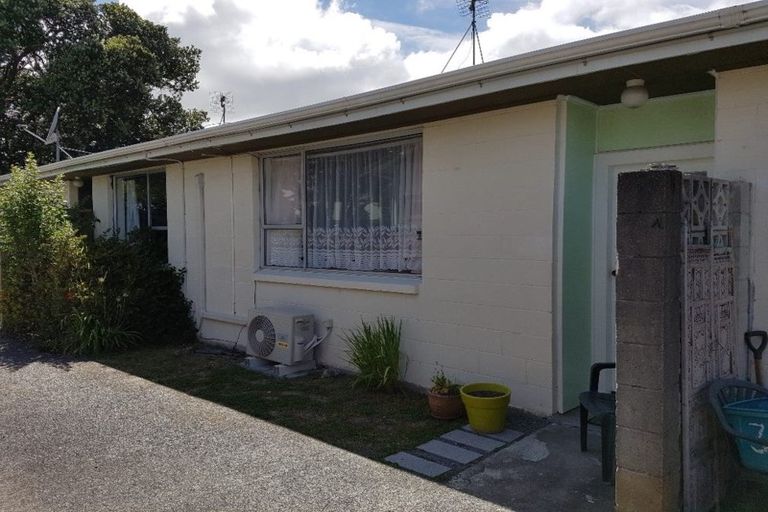 Photo of property in 2/4 Rodney Street, Waiwhetu, Lower Hutt, 5010