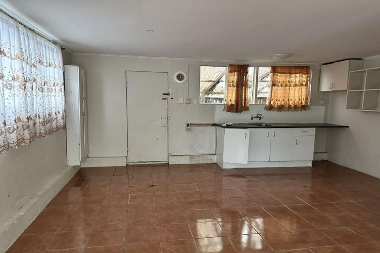 Photo of property in 8 Sabot Place, Massey, Auckland, 0614