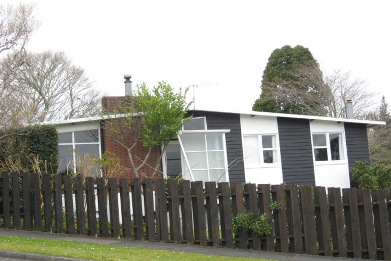 Photo of property in 1 Bromley Place, Westown, New Plymouth, 4310