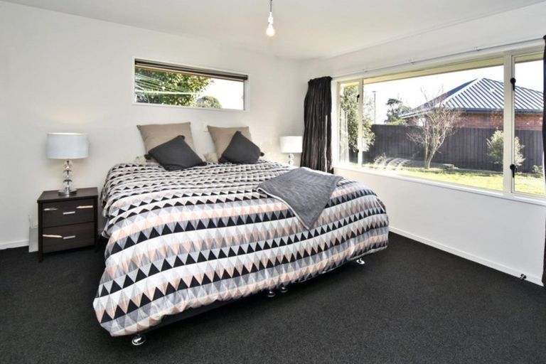 Photo of property in 8 Parkwood Place, Parklands, Christchurch, 8083