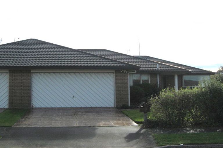 Photo of property in 1/17 Cardigan Bay Place, Addington, Christchurch, 8024