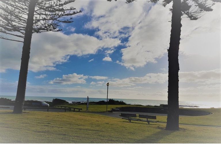 Photo of property in 62 Marine Parade, Otaki Beach, Otaki, 5512