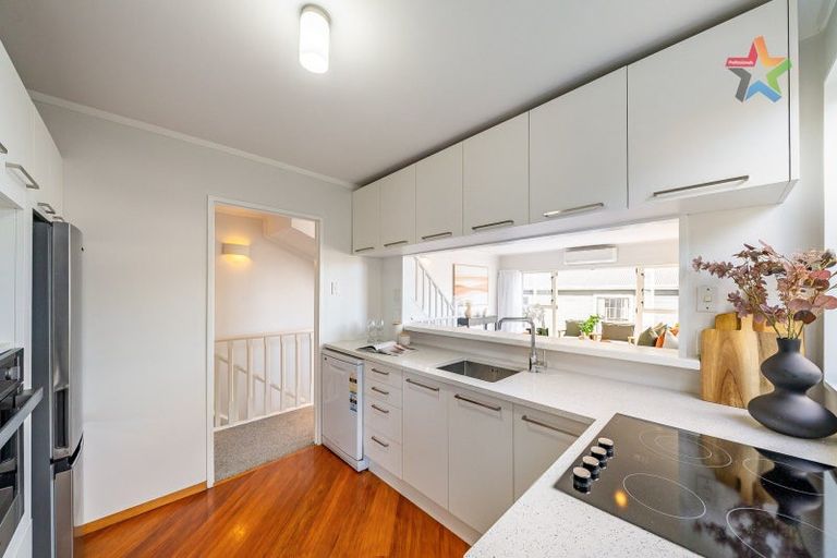 Photo of property in Mcfarlane Mews, 7/2 Mcfarlane Street, Mount Victoria, Wellington, 6011