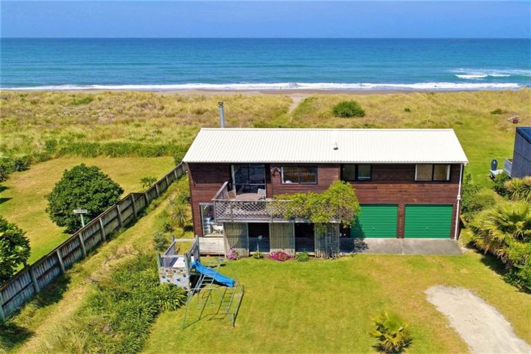 Photo of property in 75 Blue Pacific Parade, Riversdale Beach, Masterton, 5872