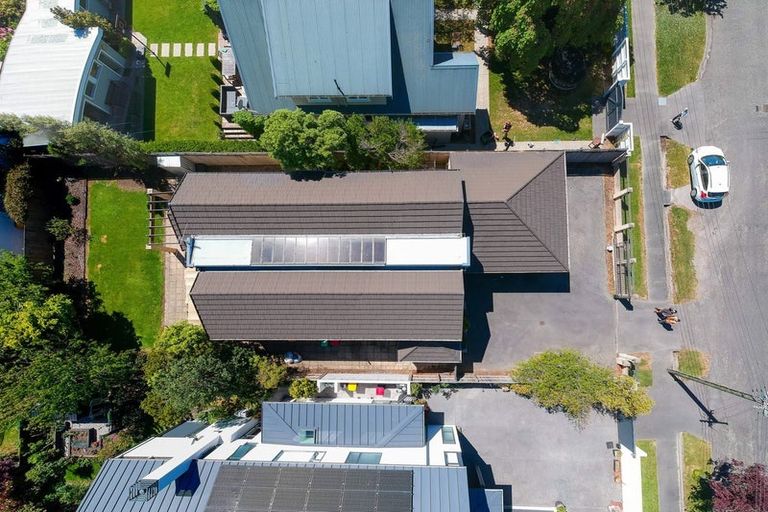 Photo of property in 40 Saint Andrews Square, Strowan, Christchurch, 8052