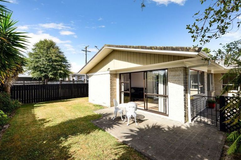 Photo of property in 38 Braid Road, St Andrews, Hamilton, 3200