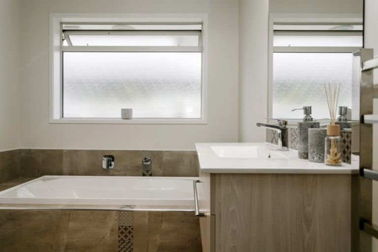 Photo of property in 5 Ernest Kemp Rise, Wharewaka, Taupo, 3330