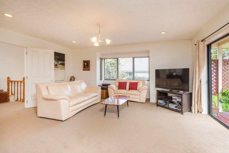 Photo of property in 86 Gosford Drive, Botany Downs, Auckland, 2010