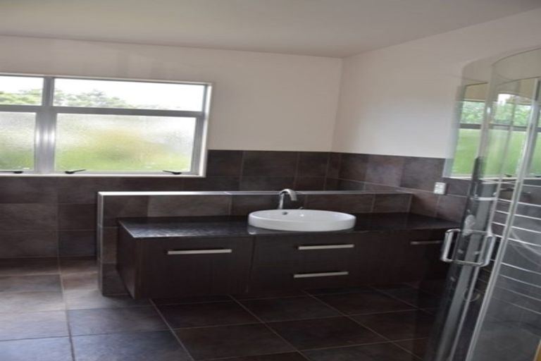 Photo of property in 37 Welsh Hills Road, Swanson, Auckland, 0614