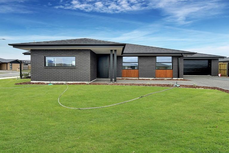 Photo of property in 42 Oriel Way, Rolleston, 7614