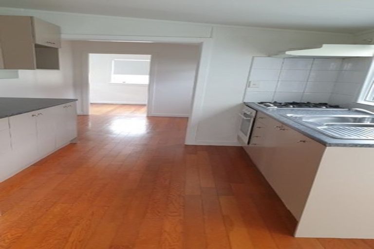 Photo of property in 1/8 Northcote Road, Takapuna, Auckland, 0622