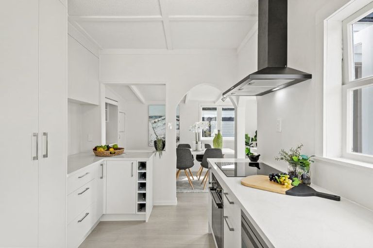 Photo of property in 5 Lyons Avenue, Murrays Bay, Auckland, 0630