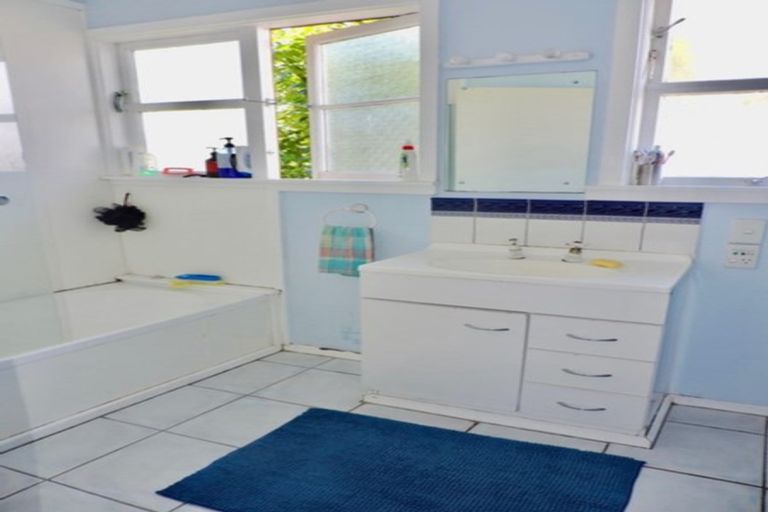 Photo of property in 5 Rumgay Street, Fairfield, Lower Hutt, 5011