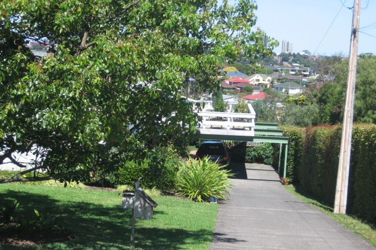 Photo of property in 1/26a Tobruk Crescent, Milford, Auckland, 0620