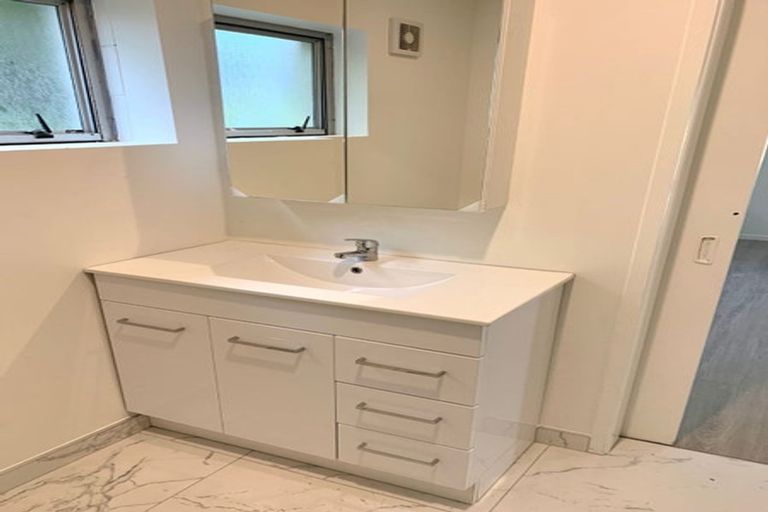 Photo of property in 4 Easter Parade, Glen Eden, Auckland, 0602