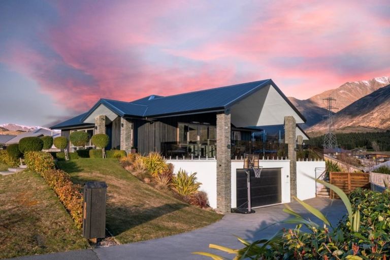 Photo of property in 6 Oxfordshire Avenue, Lower Shotover, Queenstown, 9304