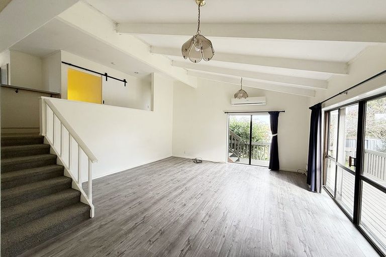 Photo of property in 9 Cambric Place, Botany Downs, Auckland, 2010