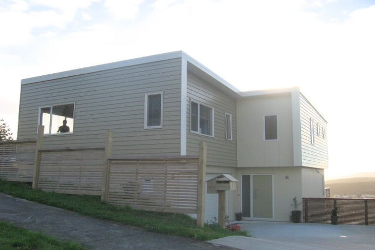 Photo of property in 88 Victory Crescent, Tawa, Wellington, 5028