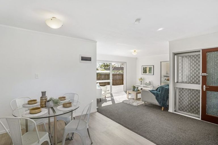 Photo of property in 1/1 Golf Road, New Lynn, Auckland, 0600