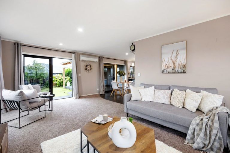 Photo of property in 5 Ruske Place, Grandview Heights, Hamilton, 3200