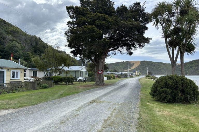 Photo of property in 25 Riverside Road, Taieri Mouth, Brighton, 9091