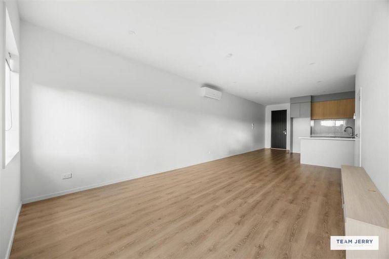 Photo of property in 63 Whare Kauri Road, Papakura, 2110