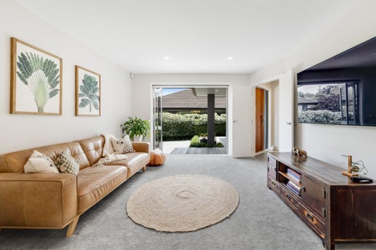 Photo of property in 100 Beach Road, Mellons Bay, Auckland, 2014